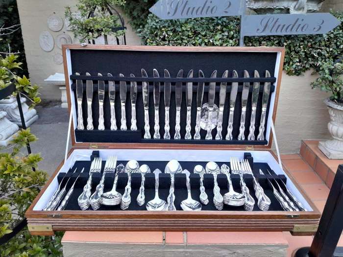 20th Century 88 Piece Six Place Table Talk EMSS Silver Plate Cutlery Set In Canteen