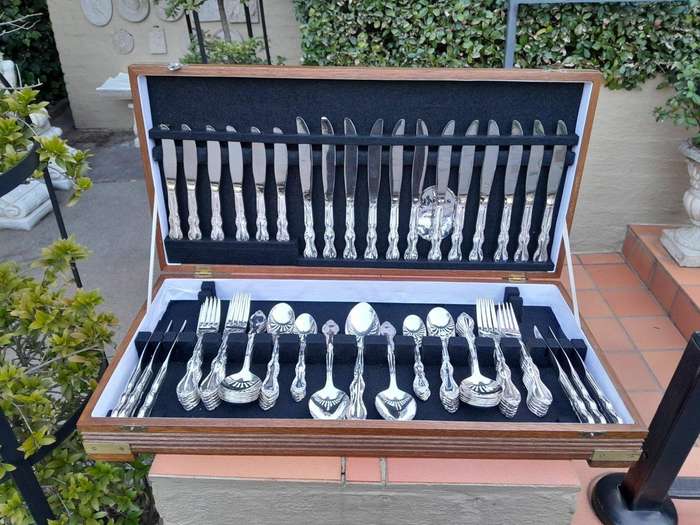 20th Century 88 Piece Six Place Table Talk EMSS Silver Plate Cutlery Set In Canteen