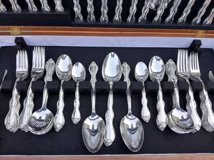 20th Century 88 Piece Six Place Table Talk EMSS Silver Plate Cutlery Set In Canteen