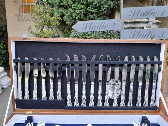 20th Century 88 Piece Six Place Table Talk EMSS Silver Plate Cutlery Set In Canteen