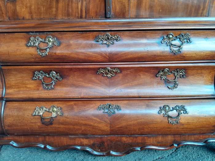 19th Century Burr Walnut Gabled Bombe Armoire in Rococo Taste, Dutch circa 1860