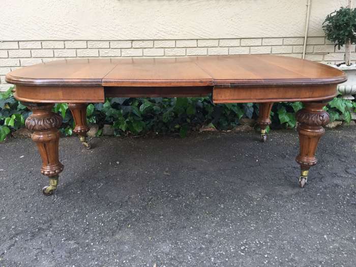 A Fine Victorian Oak Extension Dining Table, English circa 1860 (8-Seater)
