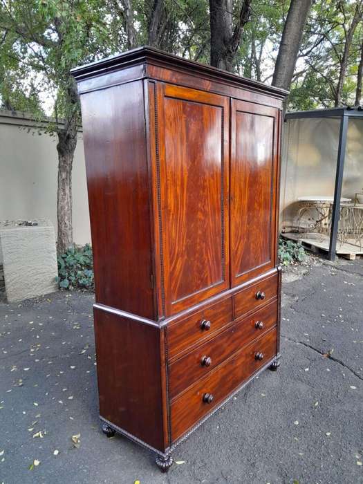 Mahogany Linen Press
