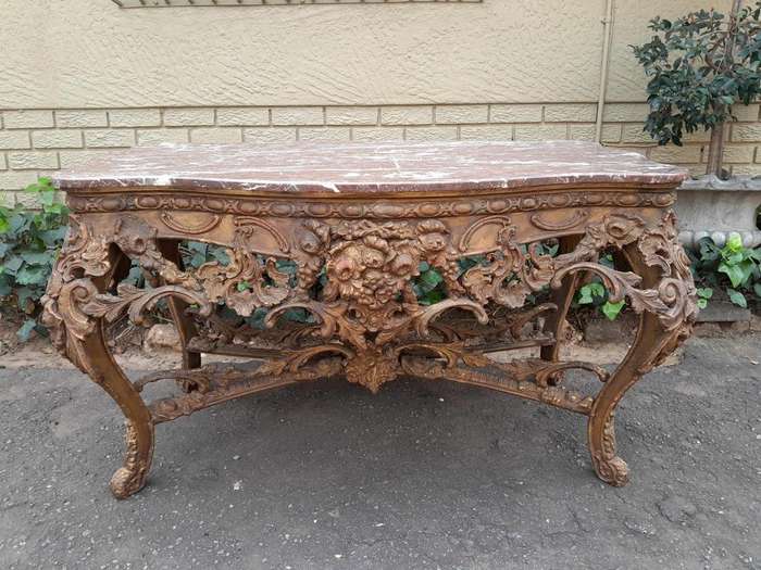 An 18th Century French Louis XV Ornately Carved and Gilded Console / Drinks Table with Marble Top