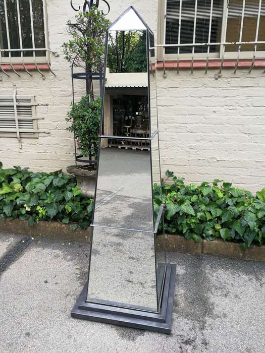 Pair Mirror Obelisks