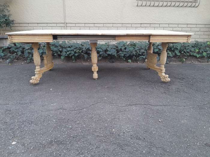 American Colonial oak extending dining table with lion paw feet, 3x extensions (8 Seater)