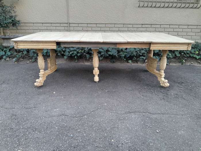 American Colonial oak extending dining table with lion paw feet, 3x extensions (8 Seater)