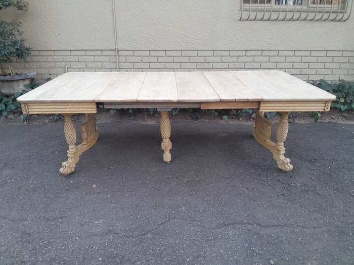 American Colonial oak extending dining table with lion paw feet, 3x extensions (8 Seater)