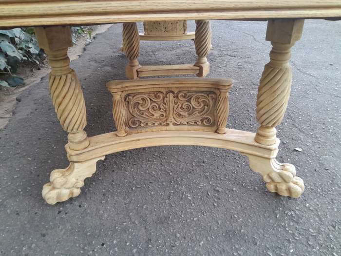 American Colonial oak extending dining table with lion paw feet, 3x extensions (8 Seater)