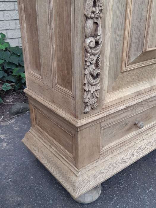 A Dutch Bleached / Natural Oak Kussekas/Cabinet Circa 1900