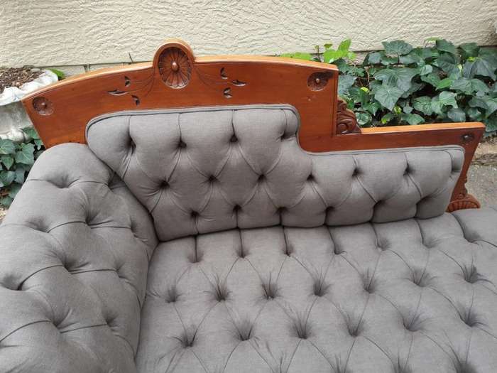 Victorian Eastlake Chaise Circa 1870/1890 (upholstered English linen deep buttoned upholstery)