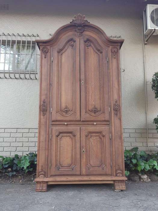 Louis Xv Oak Carved 4-Door Cabinet With Key
