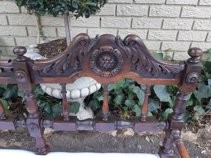 A 19th Century 3 Piece Set Of Oak Settee And Pair Of Armchairs