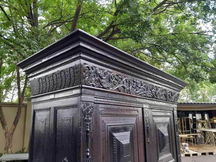 An Early19th Century Circa 1800s Dutch Carved Oak Kussenkast / Cabinet / Drinks Cabinet / Cupb...
