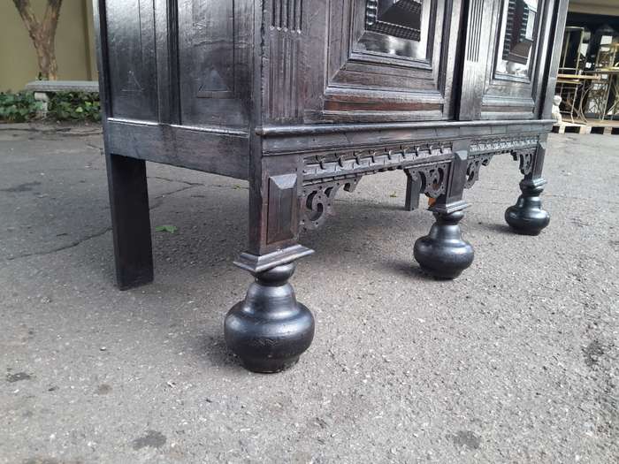 An Early19th Century Circa 1800s Dutch Carved Oak Kussenkast / Cabinet / Drinks Cabinet / Cupb...