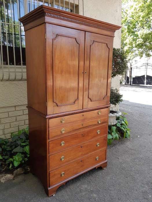 Georgian Mahogany Linen Press / Secretaire
