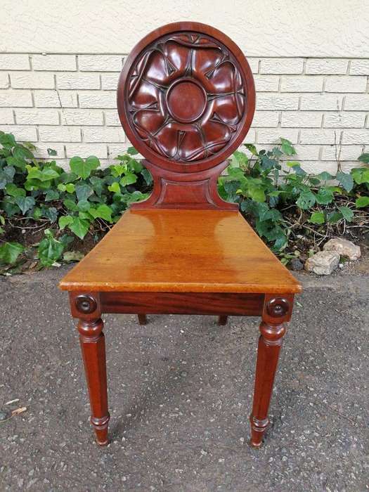 Hall Chair      