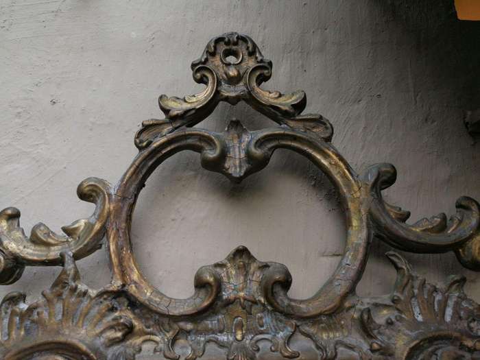 A Giltwood carved Wooden Mirror