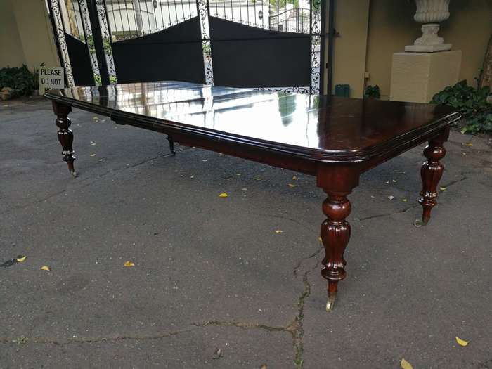 Victorian mahogany almost 3 meter twelve-seater extending dining table on castors (10 Seater)