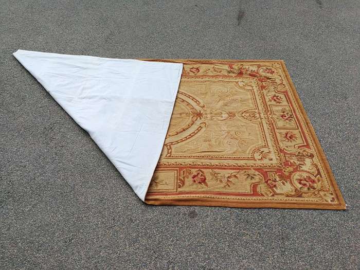 A Handmade French Aubusson Carpet / Rug