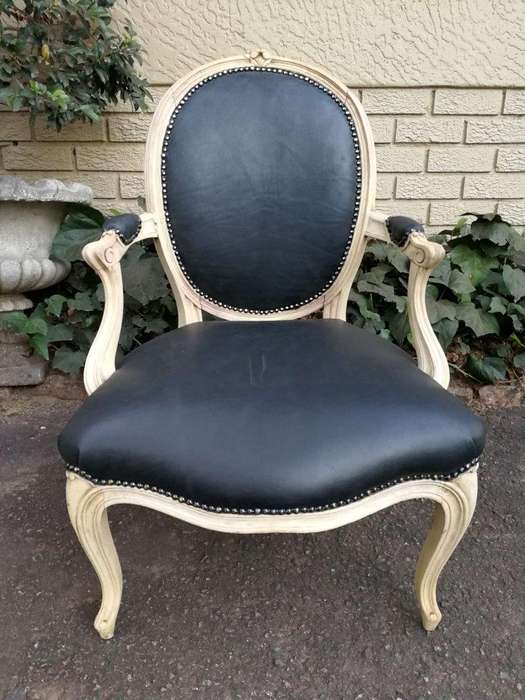 A 20th Century Pair Of French Louis XIV Style White Oak Armchairs In A Contemporary Bleached Fini...