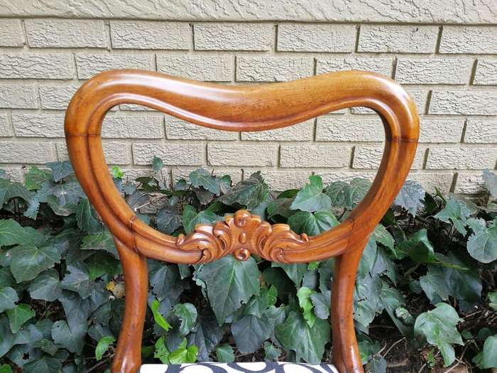 A 19th Century Circa 1890 Set Of Six Victorian Mahogany Bustle Back Chairs
