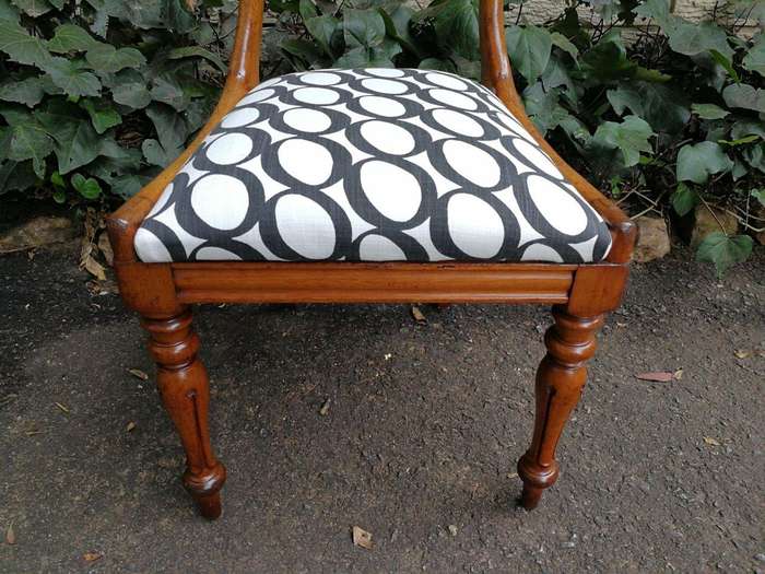 A 19th Century Circa 1890 Set Of Six Victorian Mahogany Bustle Back Chairs