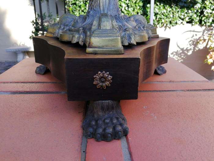 A Regency Style Antique Gilt Metal Table Lamp