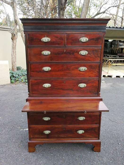 An Exceptional  Late 18th/Early 19th Century George III Mahogany Chest on Chest on Bracket Feet
