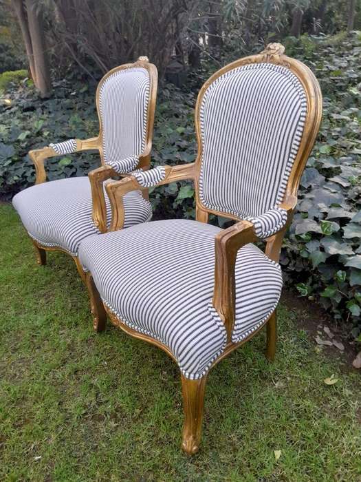 A 20TH Century French-style Carved and Giltwood Settee and a Pair of Armchairs upholsterd in a Co...