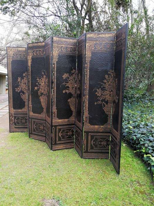 A Circa 1900 French Chinoiserie  Lacquered, Carved And Gilt-Painted Eight-Panel Screen