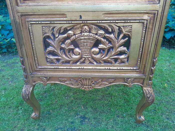 A French Louis XVI Showcase From The 1800s Gilded With Gold Leaf