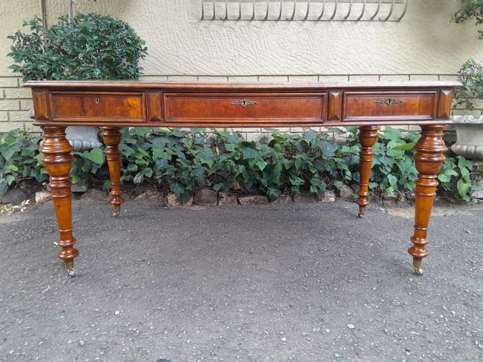 A 20th Century Kingswood Writing Table / Desk With Gilt Tooled Leather With Three Drawers On Bras...