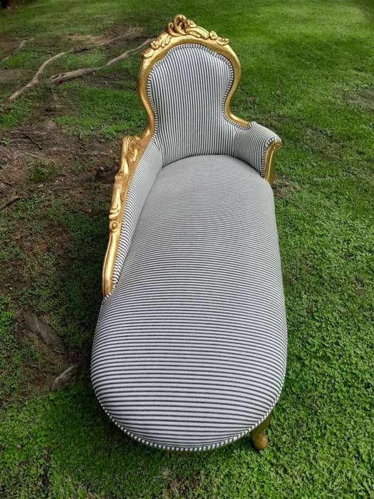A French Style Ornately Carved Chaise / Chaise Lounge / Sofa Upholstered in a Contemporary Fabric...
