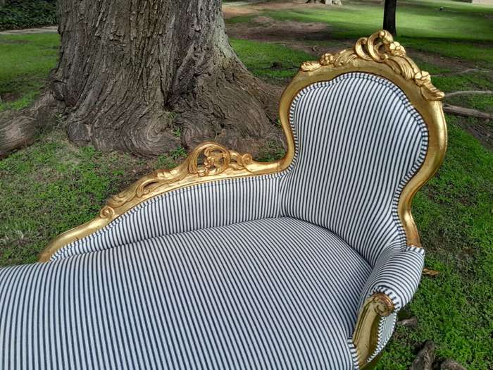 A French Style Ornately Carved Chaise / Chaise Lounge / Sofa Upholstered in a Contemporary Fabric...