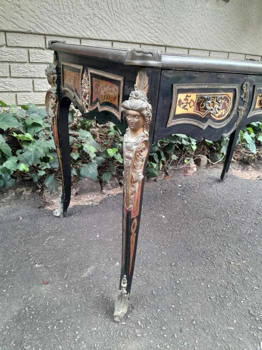 A French Style Louis XV Boulle Bureau Plat Writing Desk with Ormolu Mounts and Leather Top with G...