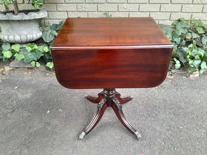 An Antique Victorian Mahogany Sofa Table with BADA (British Antiques Dealers Association) with Dr...