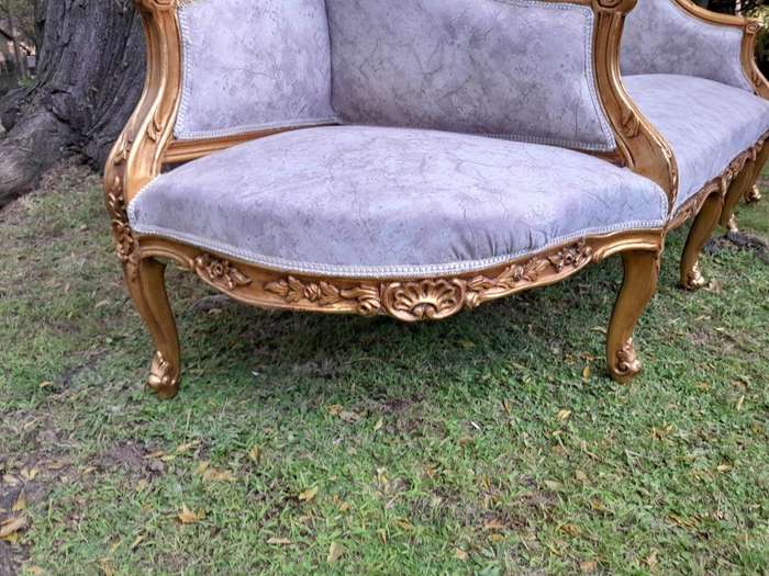 A 20th Century French Style Gilt Wood Large Conversation Settee
