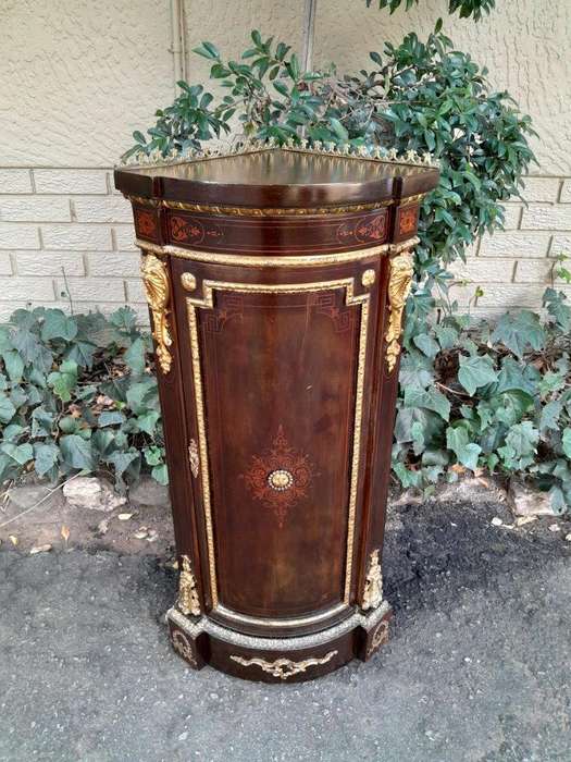 An Early 20thC French Style Mahogany Cabinet with Gilt Mounts, Gallery and Inlay
