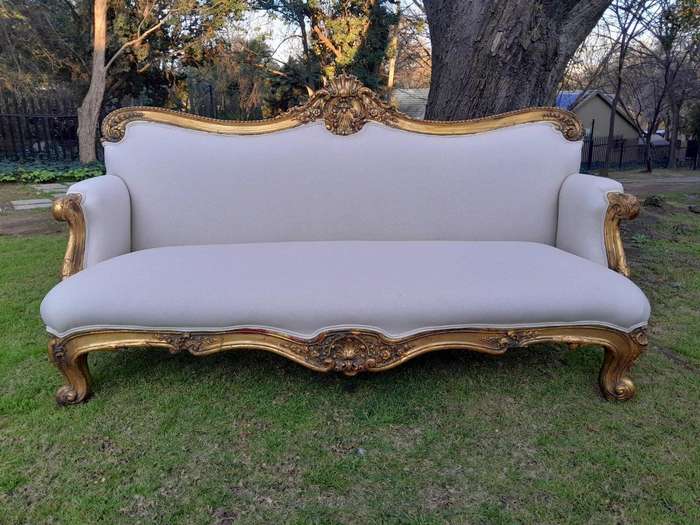 19th Century French Ornately Carved Giltwood Settee