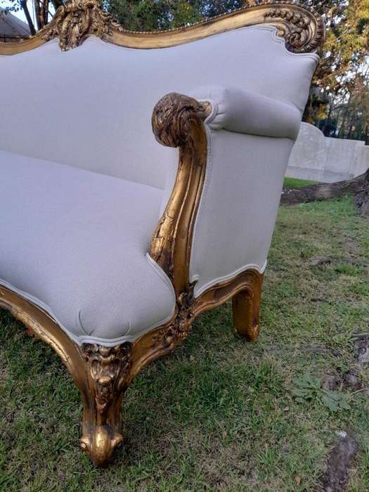 19th Century French Ornately Carved Giltwood Settee