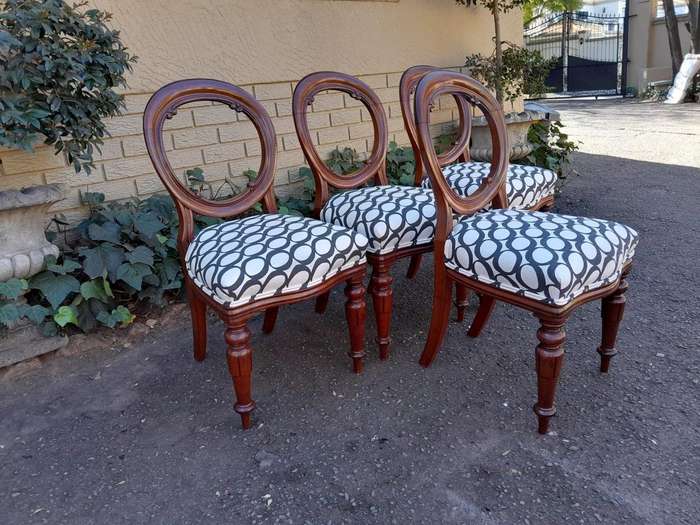 A 19th / 20th Century Victorian Set Of Four Mahogany Balloon Back Chairs