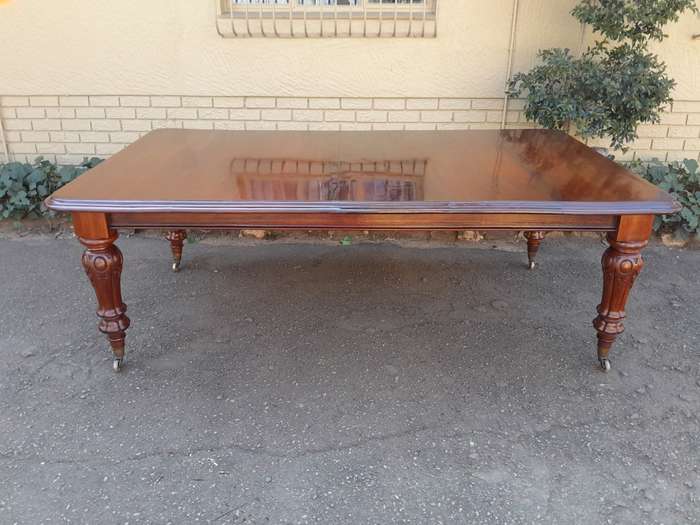 A Late 19th Century Victorian Mahogany Dining Table on Heavily Carved Legs and Original Castors