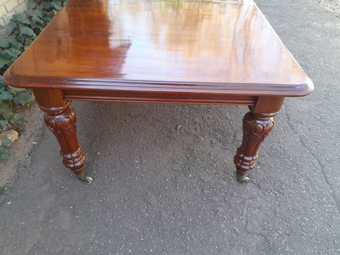 A Late 19th Century Victorian Mahogany Dining Table on Heavily Carved Legs and Original Castors