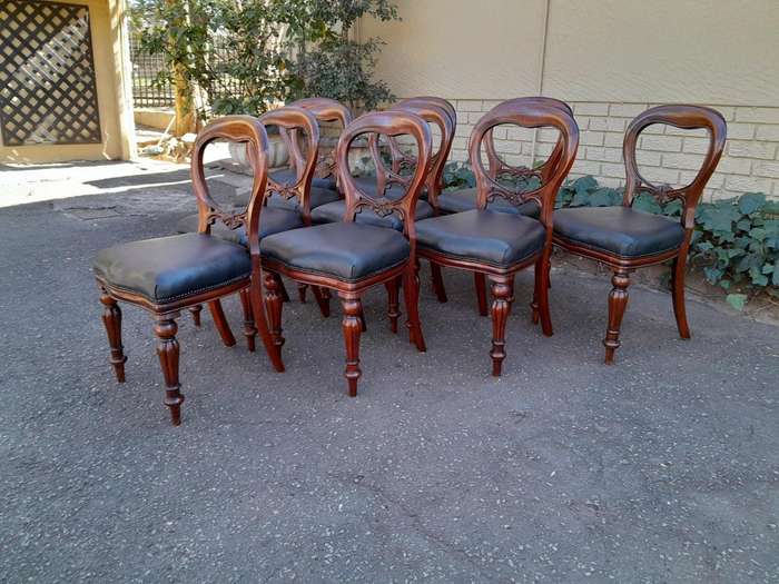 An Early 20th Century Victorian Set Of Ten Bustle Back Chairs Upholstered In Deep Button Leather
