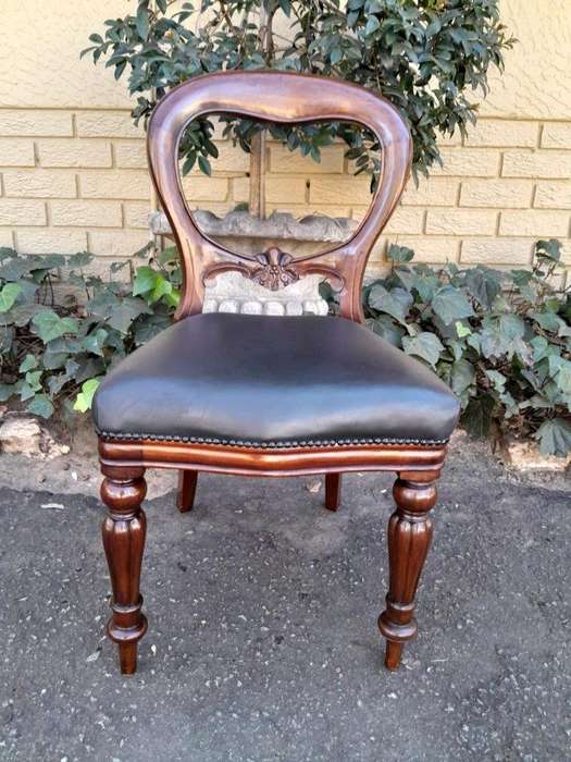 An Early 20th Century Victorian Set Of Ten Bustle Back Chairs Upholstered In Deep Button Leather