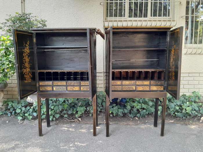 An 18th  / 19th Century Pair of English Chinoiserie Cabinets on Stands