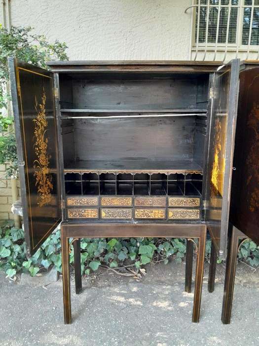 An 18th  / 19th Century Pair of English Chinoiserie Cabinets on Stands