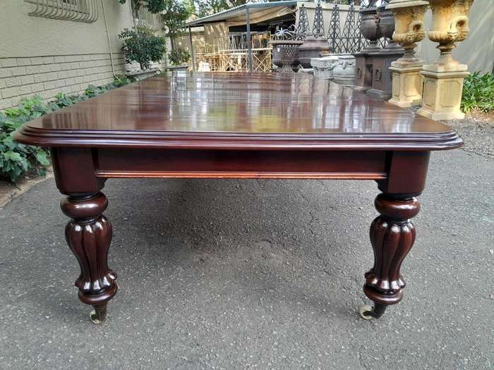 An Antique Victorian Mahogany Dining Table on Porcelain Castors with Three x Leaves and Crank Han...