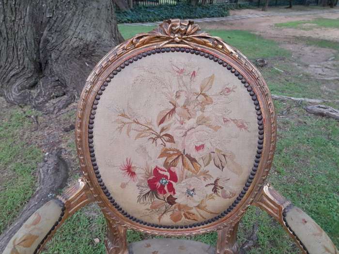 A 20th Century French Giltwood Five Piece Set Comprising A Settee / Canape and Four Armchairs